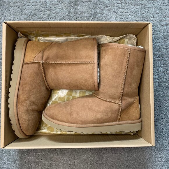 UGG K Classic Short Boot Size 5 - Picture 2 of 4